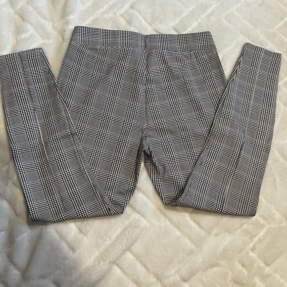 Old Navy black and white plaid leggings - Size Medium - gently used grea… - Picture 7 of 8